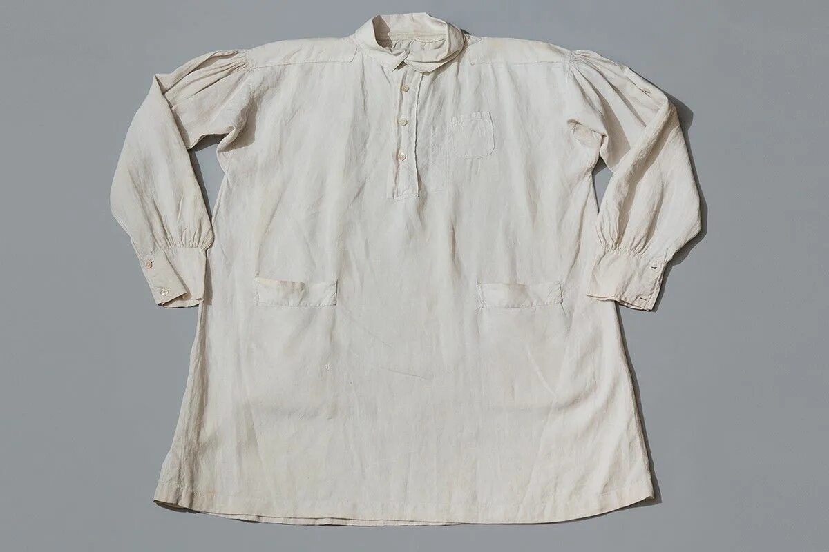 Старая мужская рубашка. Рубаха 17 век Русь мужская. Рубаха туникообразная Русь 13 век. Рубаха косоворотка Льва Толстого. Старинная рубашка.