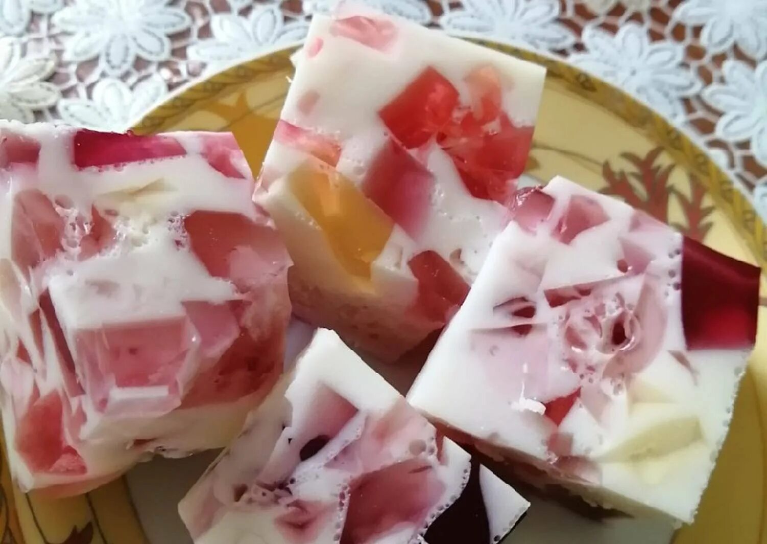 Разбитое желе. Фруктовый желейный торт битое стекло. Торт битое стекло. Желе битое стекло. Торт разбитое стекло с желе.