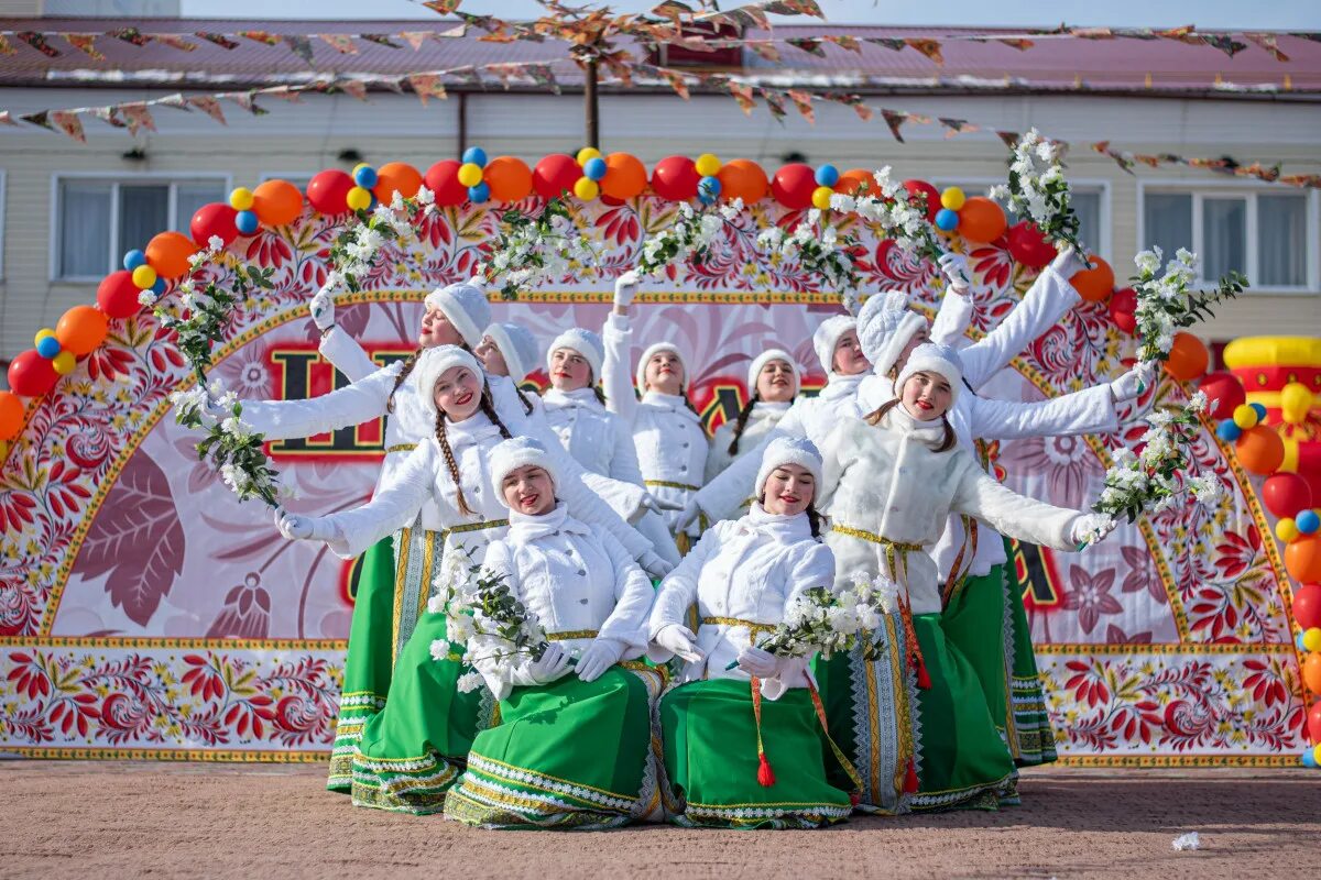 Масленица разгуляй сценарий. Ансамбль Разгуляй Саранск. Масленичный Разгуляй 2023. Масленица Разгуляй. Разгуляй Масленица картинки.