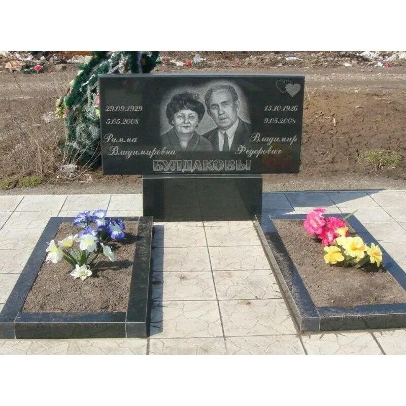 Двойные памятники на могилу. Памятник на двоих гранит. Памятник для двоих на кладбище. Памятник на двоих на могилу. Двойные памятники на могилу.