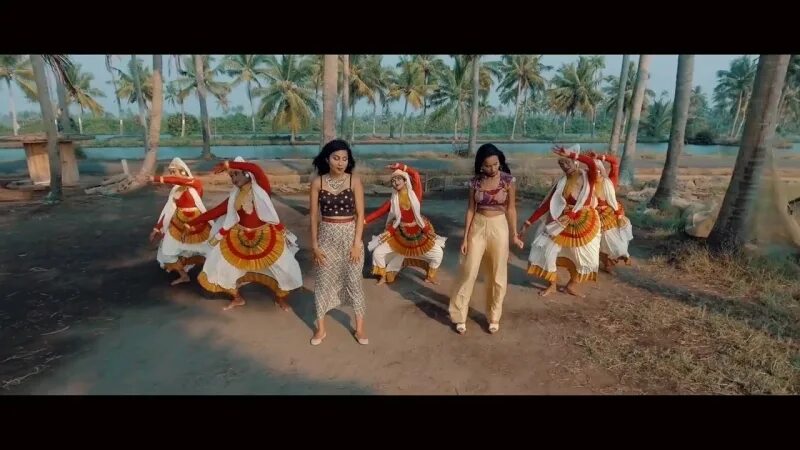 Танцевали до упаду песня. Индийский музыкальный клип 90х. Музыкальные клипы с тематикой Индии. Индийский музыкальный клип с облавой.
