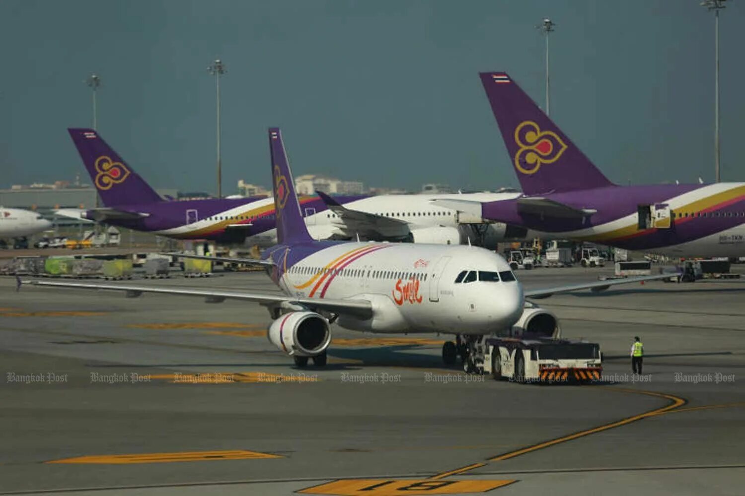 Su 273 бангкок. Суварнабхуми Интернешнл Бангкок. Thai Airways ф350. Thai Airways Thai smile самолет. А380 в Суварнабхуми.