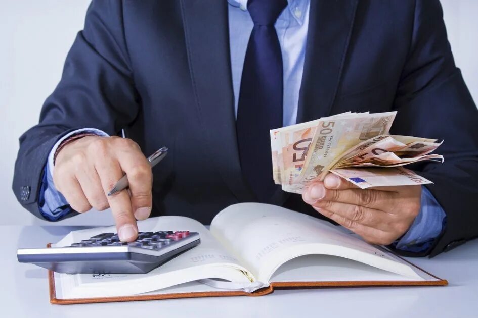 Кредит 64 года. Кредит 64 года. Кредитование бизнеса. Кредитные каникулы картинка. Заемные деньги.