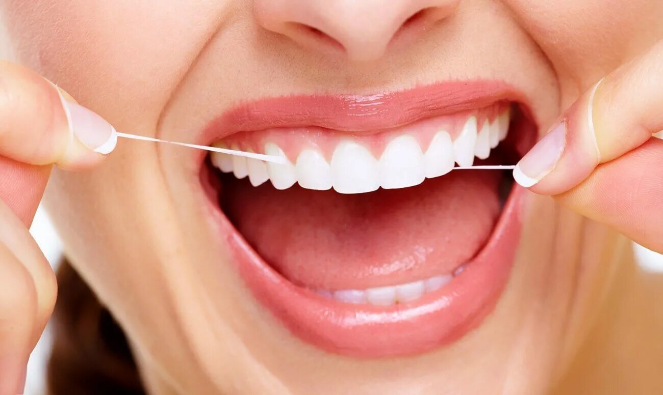 Чистка зубов вредно. Гигиена полости рта. Зубы гигиена полости рта. Красивые правильные зубы. Улыбка с зубами.