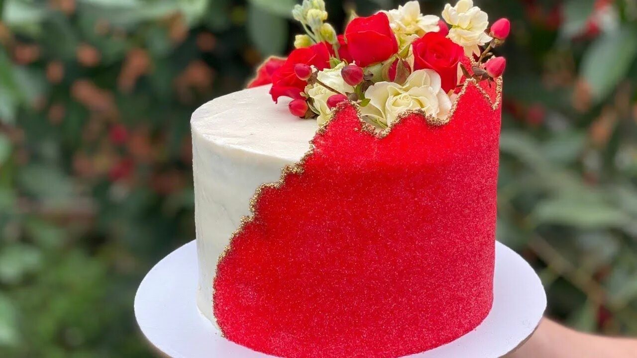A Cake Decorating Tutorial for Impressive Results (for the Cake Decorating and P