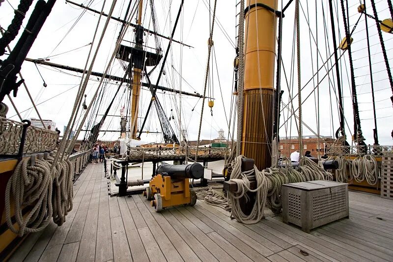 Корабль галеон палуба. Палубы парусного корабля. Hms victory пушки. Гото предестинация палуба. Палубы парусного корабля.
