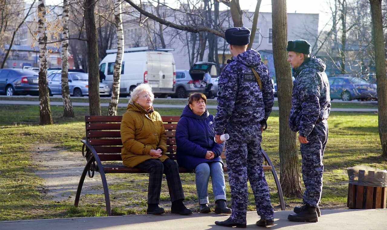 Нарушать приезд. Рос гвардия на улице. Нарушитель фото. Карантин в России. Нарушитель карантина.