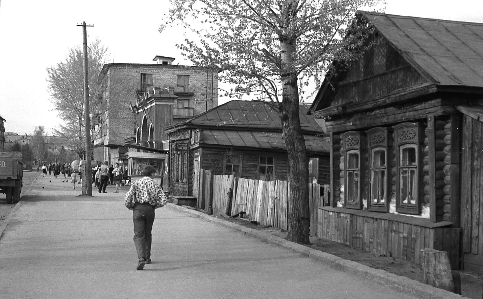 Улица не знаю дом 1. Улица Льва Толстого Саранск. Улица Льва Толстого Уфа. Старые дома Саранска. Старинный Саранск базар.