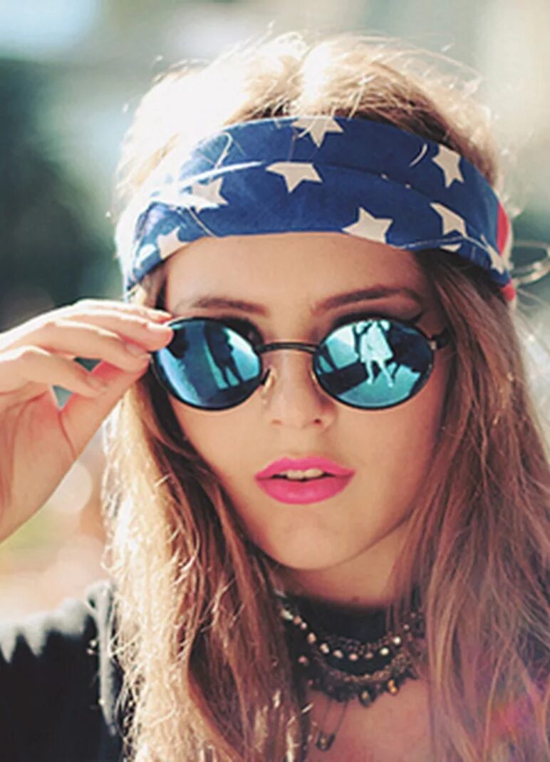 девушка в очках. аватарки только бока. крутая девушка. красивая девушка в кепке. крутая девушка.