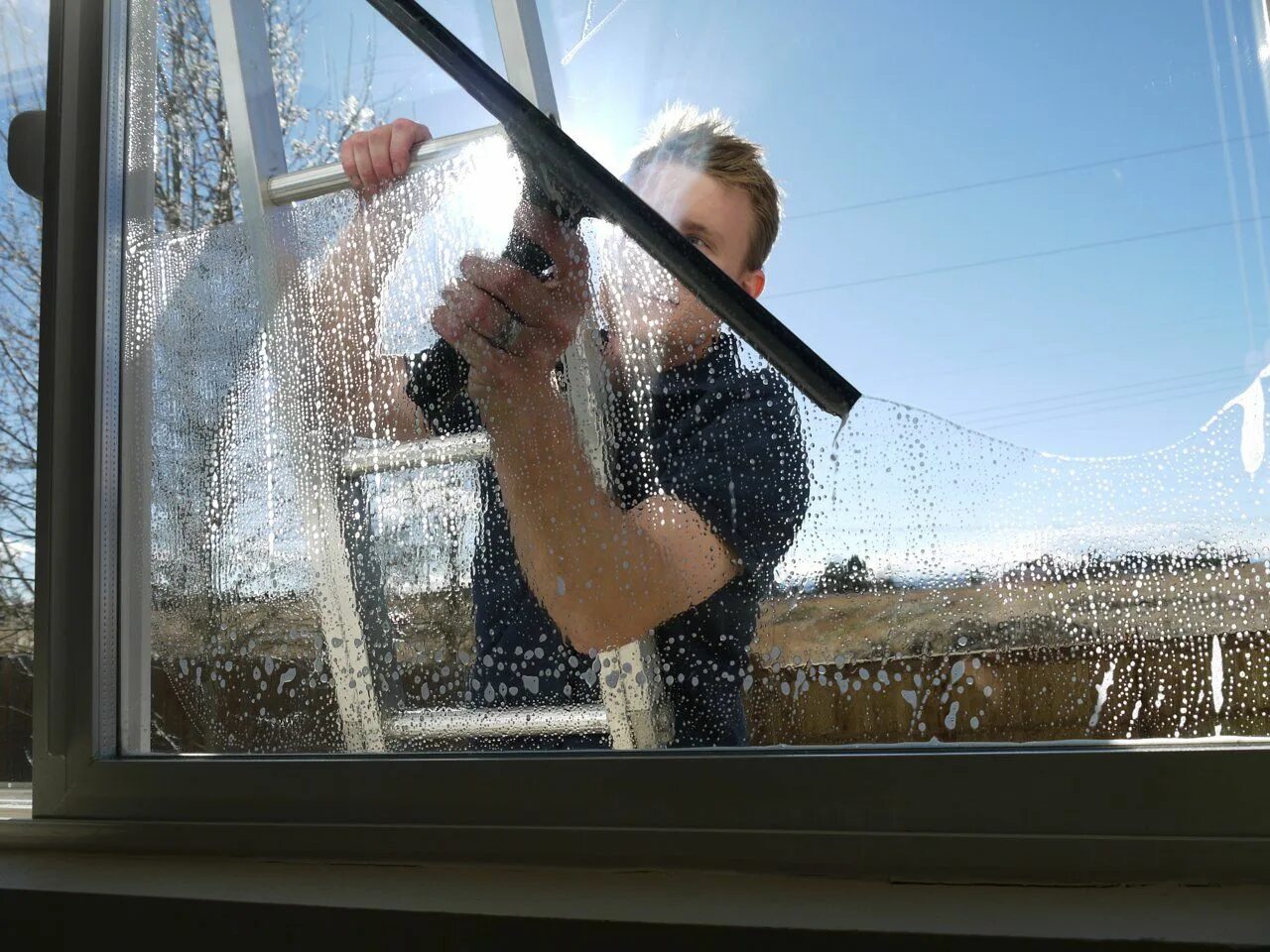 Мойка окон. Мытье окон. Мойка окон профессиональная. Мойка окон в квартире. Wash windows