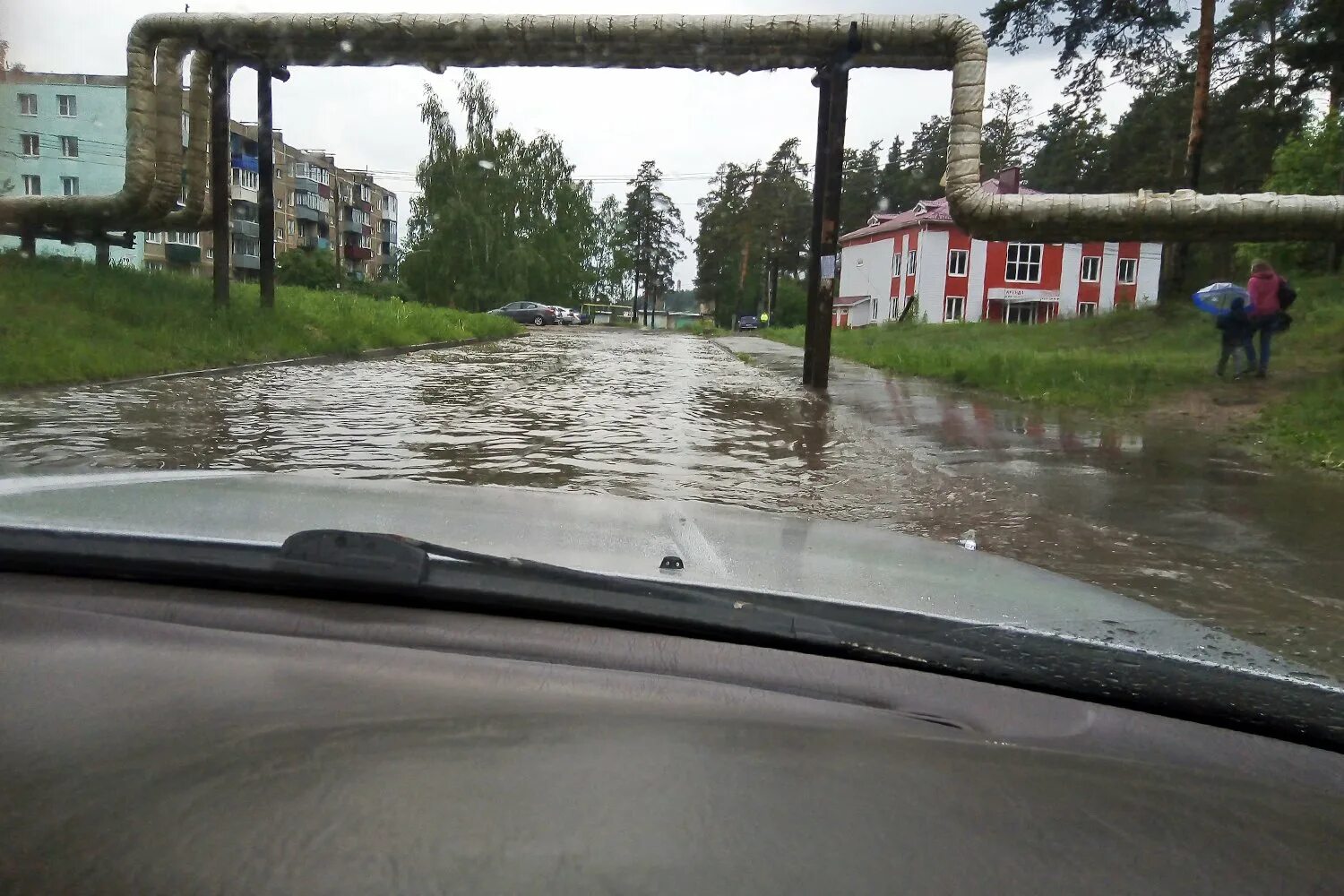 После дождя завелся. Дзержинск после дождя. Нижнекамск после дождя. Муром затопило. Тольятти потоп на юбилейной.