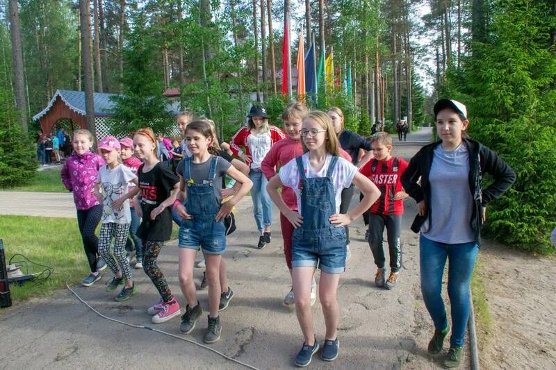 Дол городская область. Зелёный город лагерь им Тамары Трушковской. Дол зеленый город им. Тамары Трушковской, посёлок победа. Детский лагерь зеленый город Ленинградская область. Лагерь зеленый дол Трушковской.