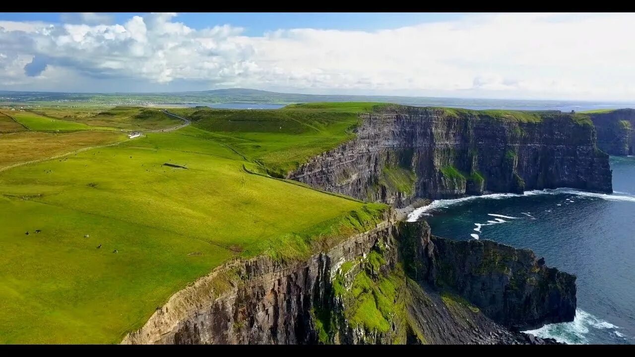 Клиф какого. Cliffs of Moher Ирландия. Ирландия мыс мохер. Утёсы мохер Ирландия. Ирландия горы мохер.