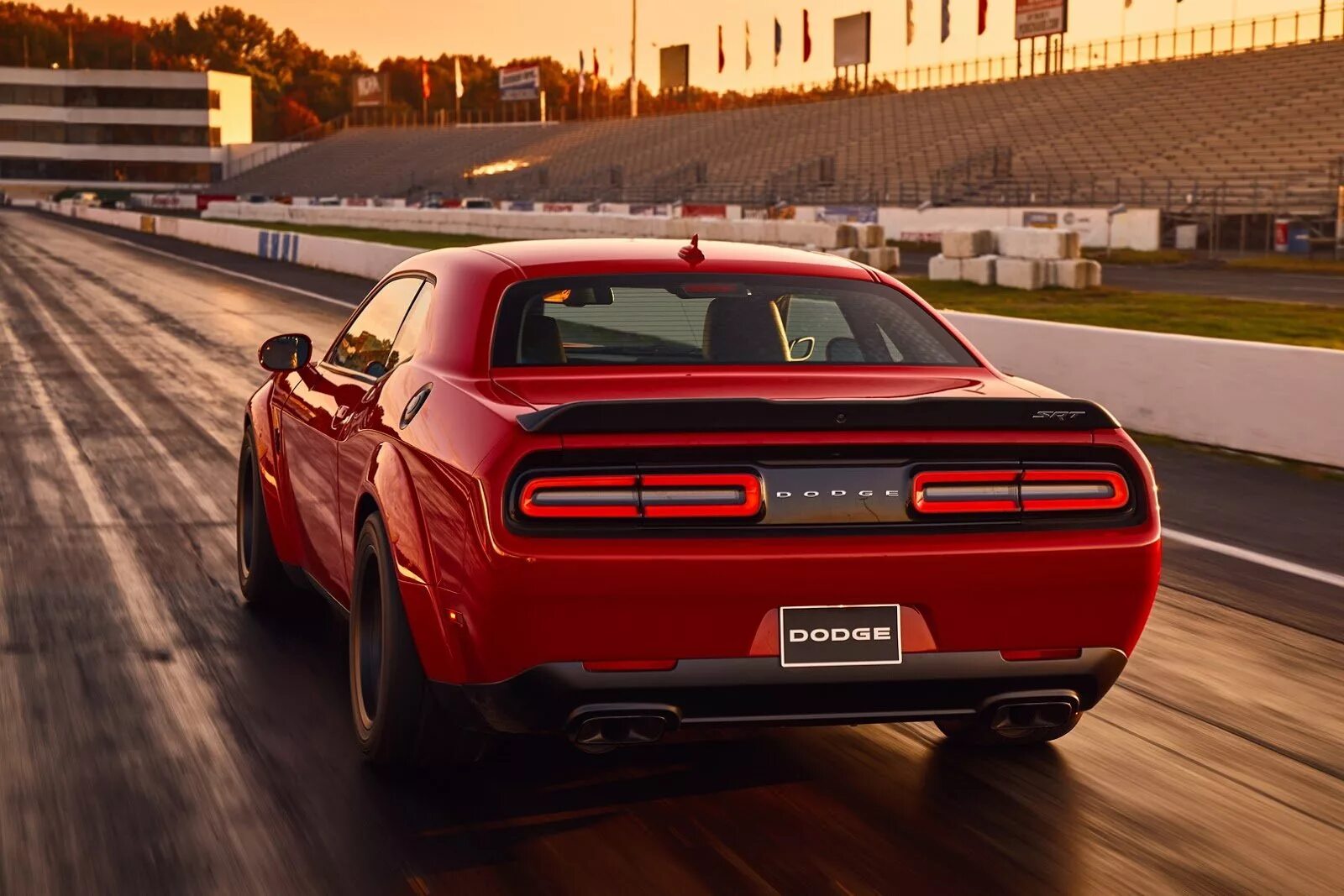 Додж челленджер 2018. Dodge Challenger СРТ. Dodge Challenger 2018. Dodge Challenger srt Demon 2018. Dodge Challenger srt 2018.