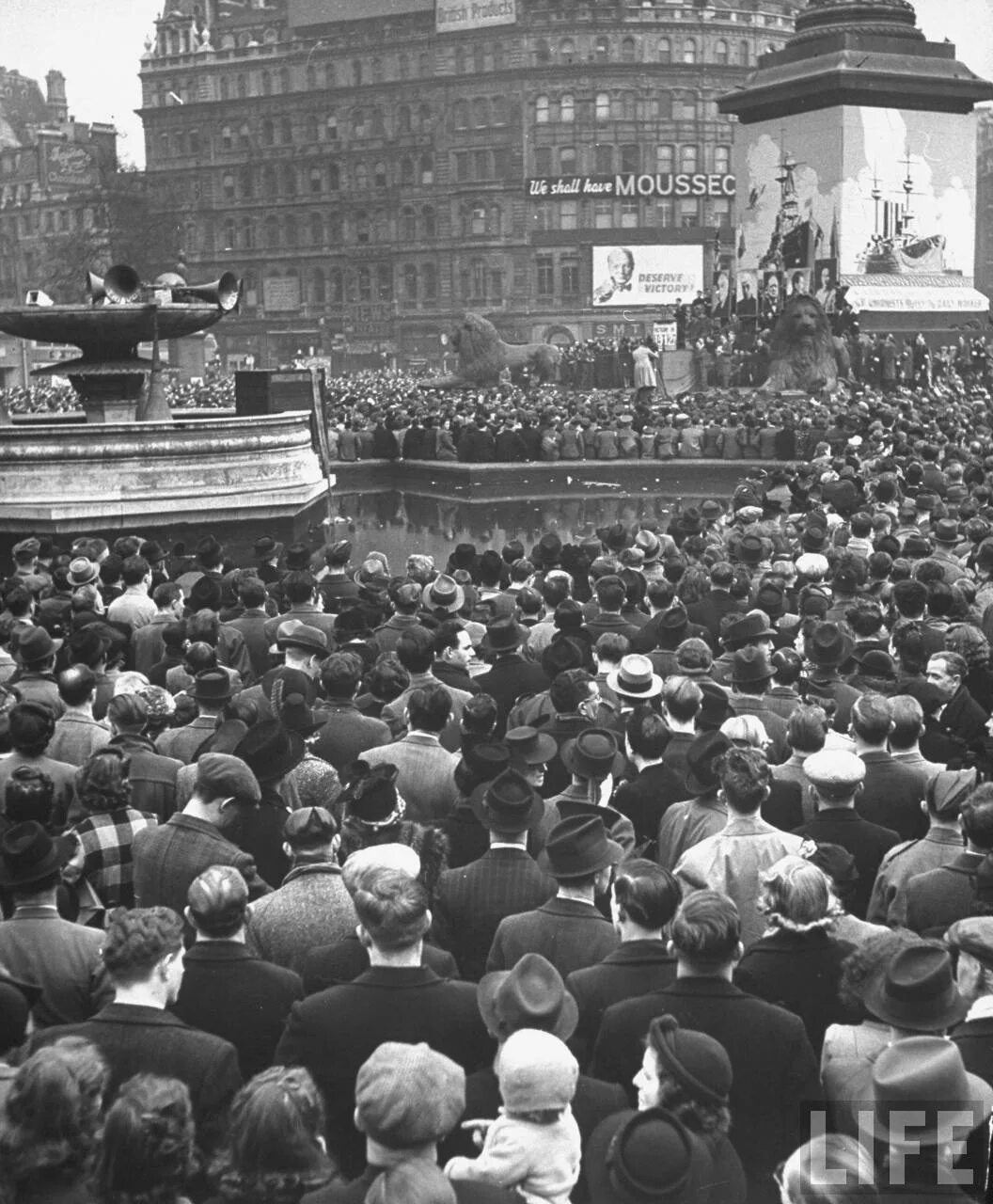 Лондон. 25 Октября 1942 года. Трафальгарская площадь. Демонстрация на Трафальгарской площади 27 июля 1942 года. Великобритания 1942. Лондон 1942 год.