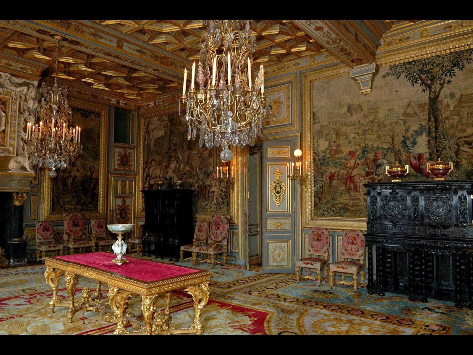 Дворец Фонтенбло Королевские покои. Спальня императора, дворец Фонтенбло. Бавария дворец Линдерхоф интерьер. Дворец Фонтенбло интерьеры. В большом старинном замке