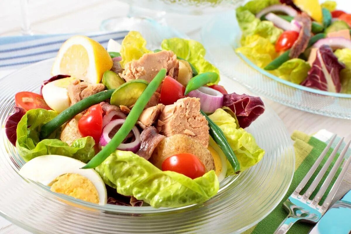 Белковый салат рецепт. Белковый салат. Белковый овощной салат. Правильное питание салаты. Белковый салат с тунцом.