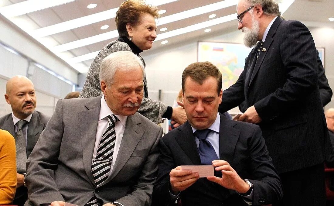 Медведев приехал в ЦИК.