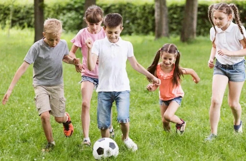 The children went to the park football. The children went to the park football. The children went to the park football. Дети играют в футбол картинки. The children went to the park football.