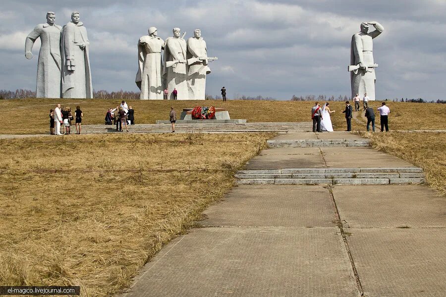 Автобусы дубосеково волоколамск. Дубосеково (посёлок станции). Волоколамск мемориал 28 героям-панфиловцам. Дубосеково музей. Дубосеково (посёлок станции).