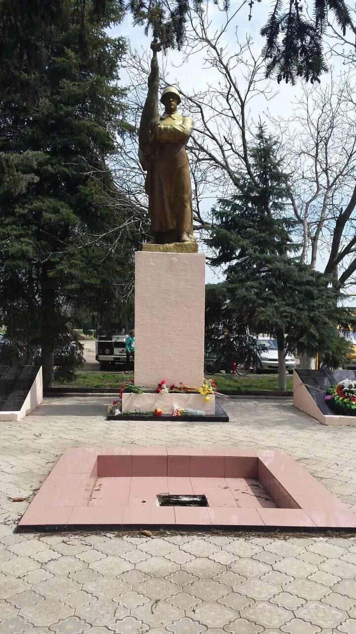 Село Самарское Азовского района Ростовской области. Село Самарское Азовский район памятники. Победа Азовский район Ростовская область памятники. Вечный огонь Ростовская область. Ростовская область азовский район село самарское погода