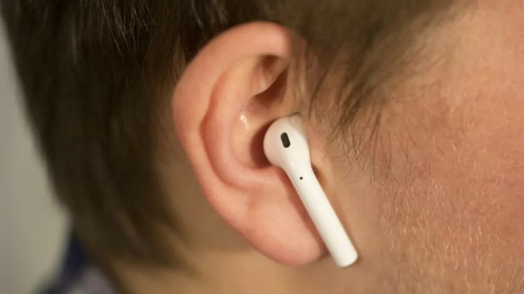 AIRPODS 2.2 В ухе. Аирподс 2 в ушах. Аирподс 3 в ухе. Apple Earpods 3 в ушах.