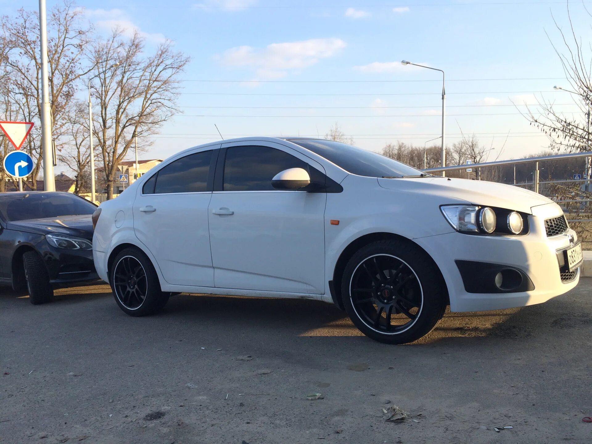 Диски на авео. Шевроле Авео т300 r17. Диски на Шевроле Авео т300. Шевроле Авео т 300 на 17 колесах. Chevrolet Aveo 18 диски.