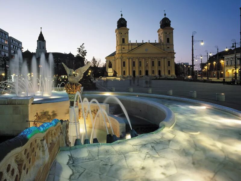 Debrecen. Город Дебрецен Венгрия. Дебрецен фонтан университет. Дебрецен достопримечательности. Дебрецен зима.