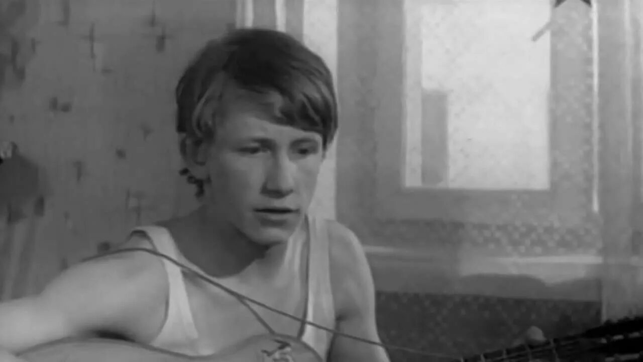 песня а кавалеров мне хватает