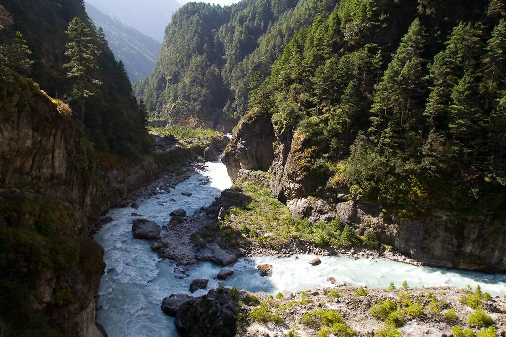 Какие реки берут начало в гималаях. Дудх-коси реки Непала. Река Дудх коси. Ущелье Дудх коси. Река Арун Непал.