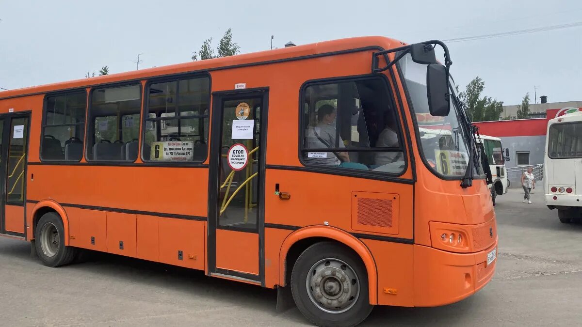 Автобусы нн. Оранжевый ГАЗ автобус. Рыжий автобус. Автобусы в Нижнем Новгороде оранжевые. Автобус НН.