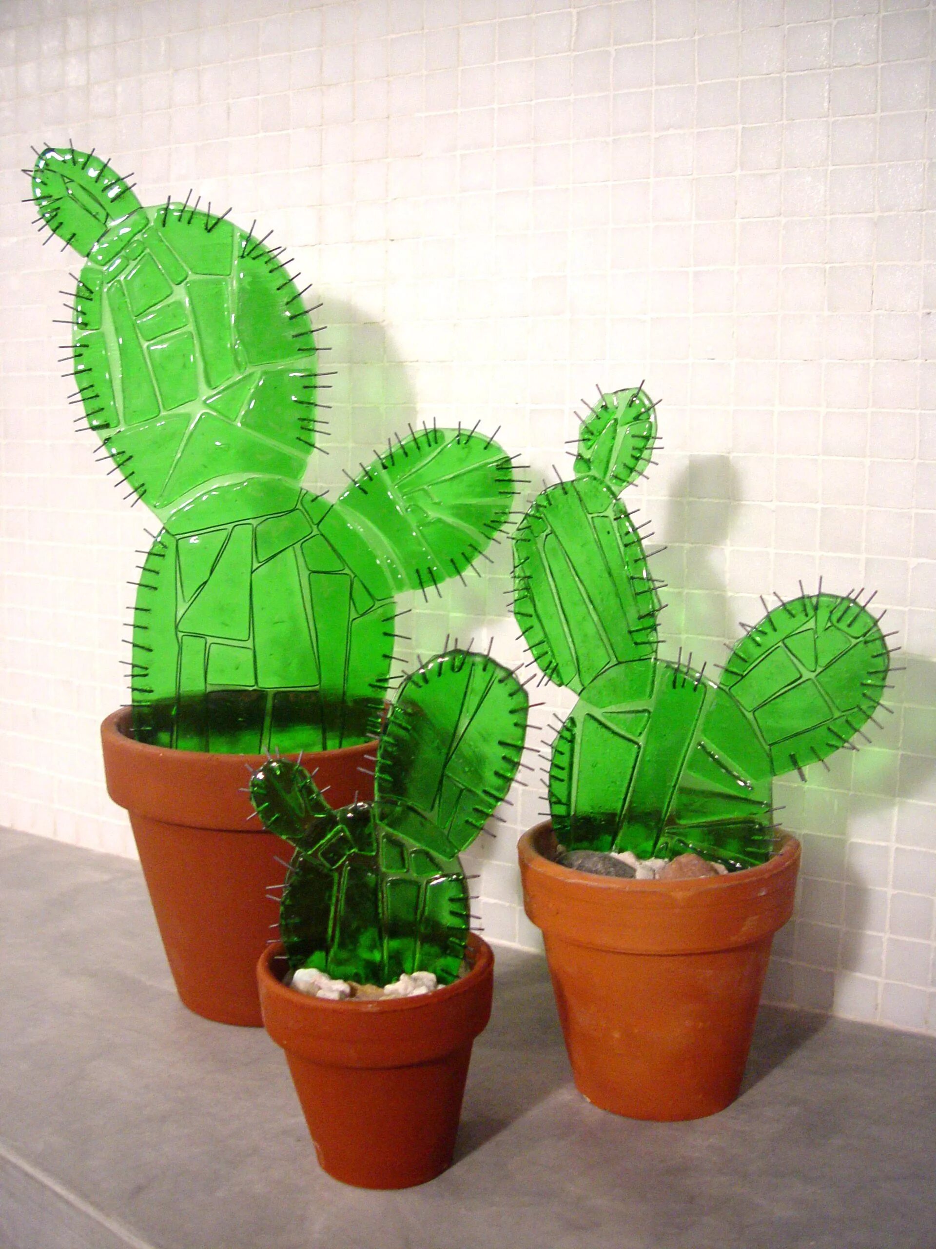 поделка кактус из бутылки. кактус из пластиковых бутылок для украшения дачного. кактус из пластиковых бутылок своими руками. кактус из пластиковых бутылок. кактус из пластиковых бутылок.