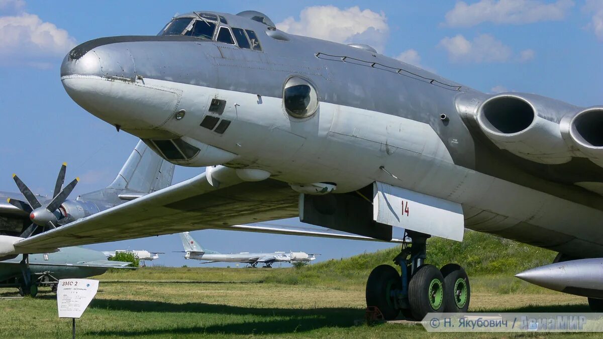 Энгельс авиабаза дальней авиации. Бомбардировщик аэродром Энгельс. Энгельс стратегическая Авиация.