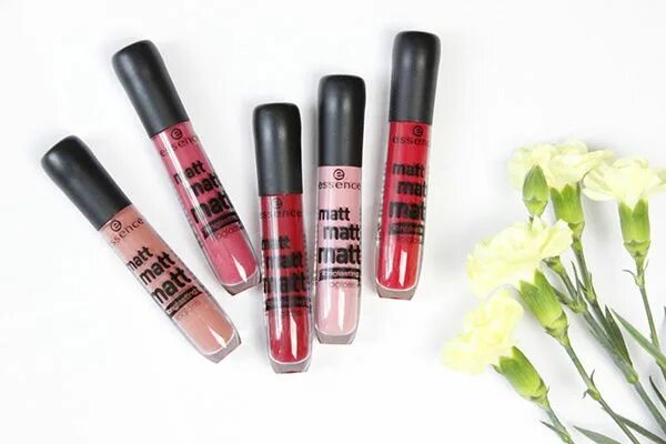 Блеск для губ matt matt matt. Essence Matt Lipgloss. Помада Essence Matt long lasting. Essence Matt Longlasting Lipgloss. Помада Эссенс жидкая Matt.