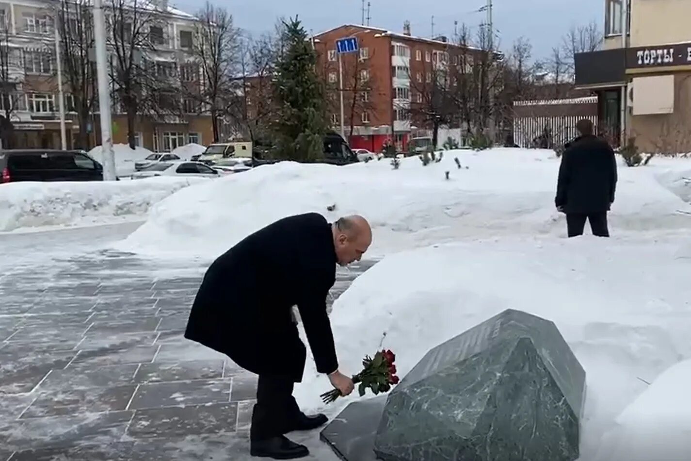 Зимняя вишня Кемерово 2018. Зимняя вишня Кемерово сейчас 2022. Зимняя вишня Кемерово 2021. Возложение цветов Новокузнецк.