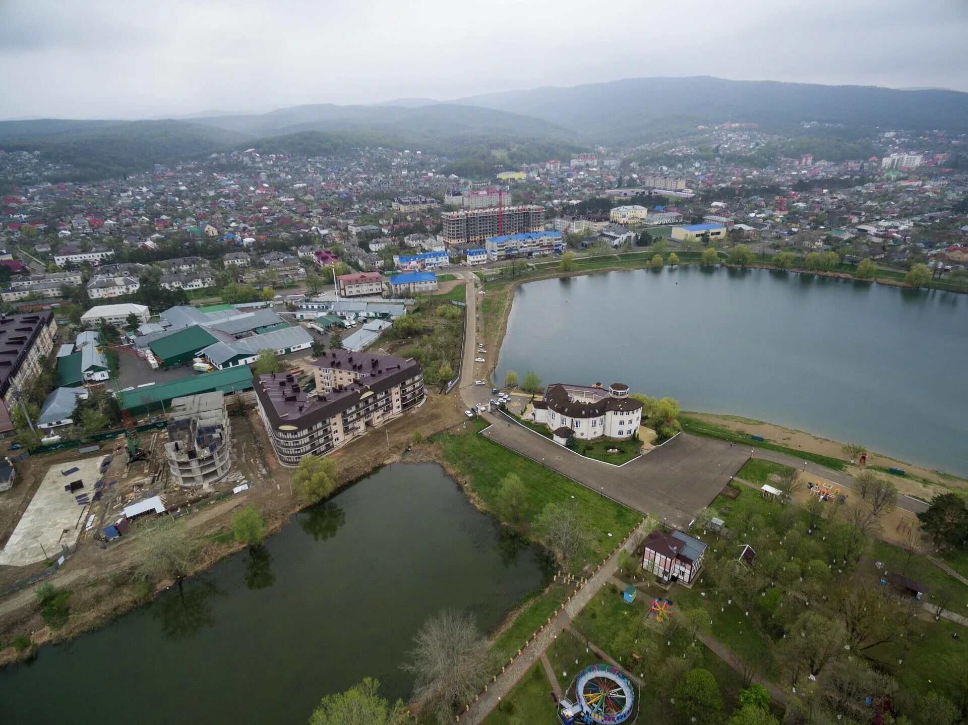 Погода в горячем ключе краснодарского на 14. Город горячий ключ Краснодарский край. Город горячий ключ Краснодарский край 2023. Население города горячий ключ Краснодарский край. Город горячие ключи Краснодарский край.