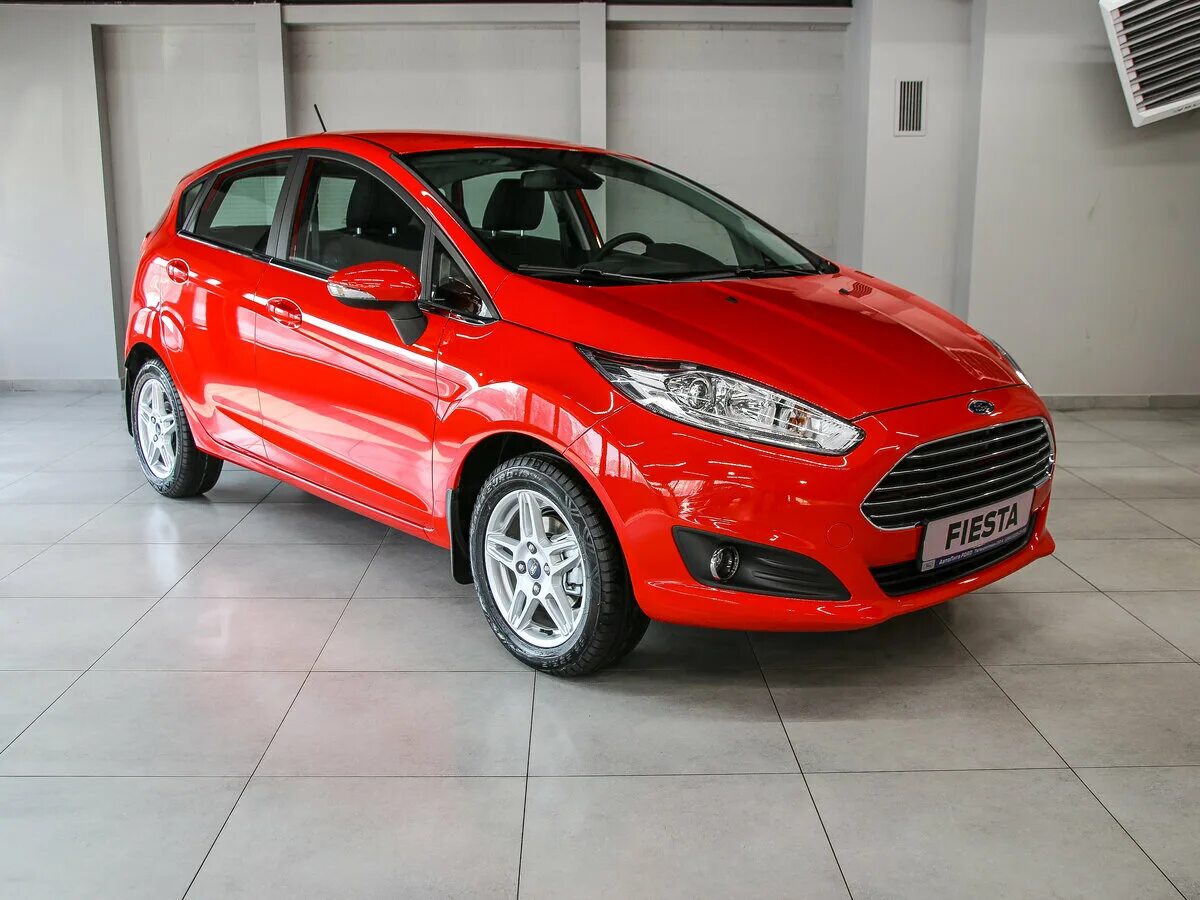 Solaris 2012 хэтчбек. Hyundai i30 2012. Форд фиеста 2018 года. Хэтчбек авито спб. Hyundai solaris hatchback 2014.