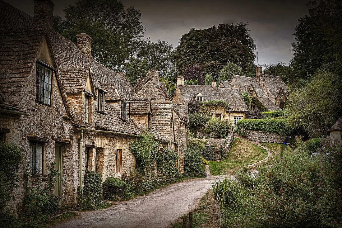 Full village. Графство Глостершир, Бибери. Бибери (Bibury). Бибери деревня в Англии. Глостершир деревня Бибери.