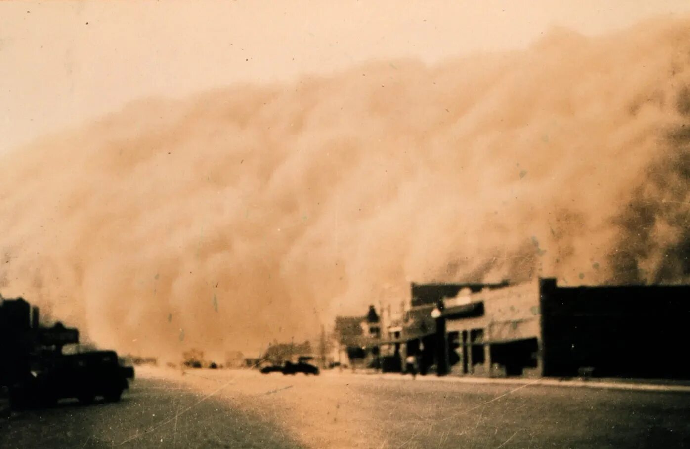 Пыльный город где то. Пыльные бури в США 1930. Техас пыльная буря 1930. Пылевые бури в США В 30 годы. Пыльный котел в США.