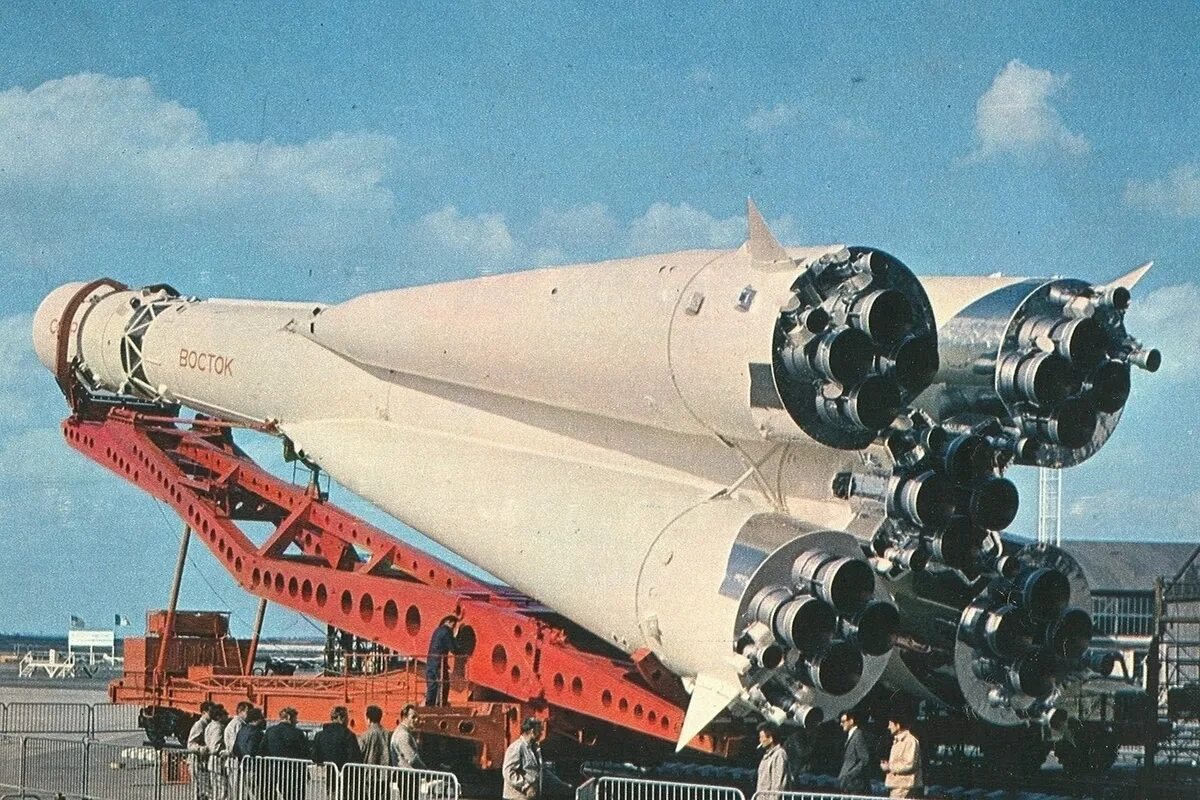 Первая советская ракета в космосе. Первая межконтинентальная баллистическая ракета (1957). Межконтинентальная баллистическая ракета р-7 Королев. Межконтинентальная баллистическая ракета СССР 1957.