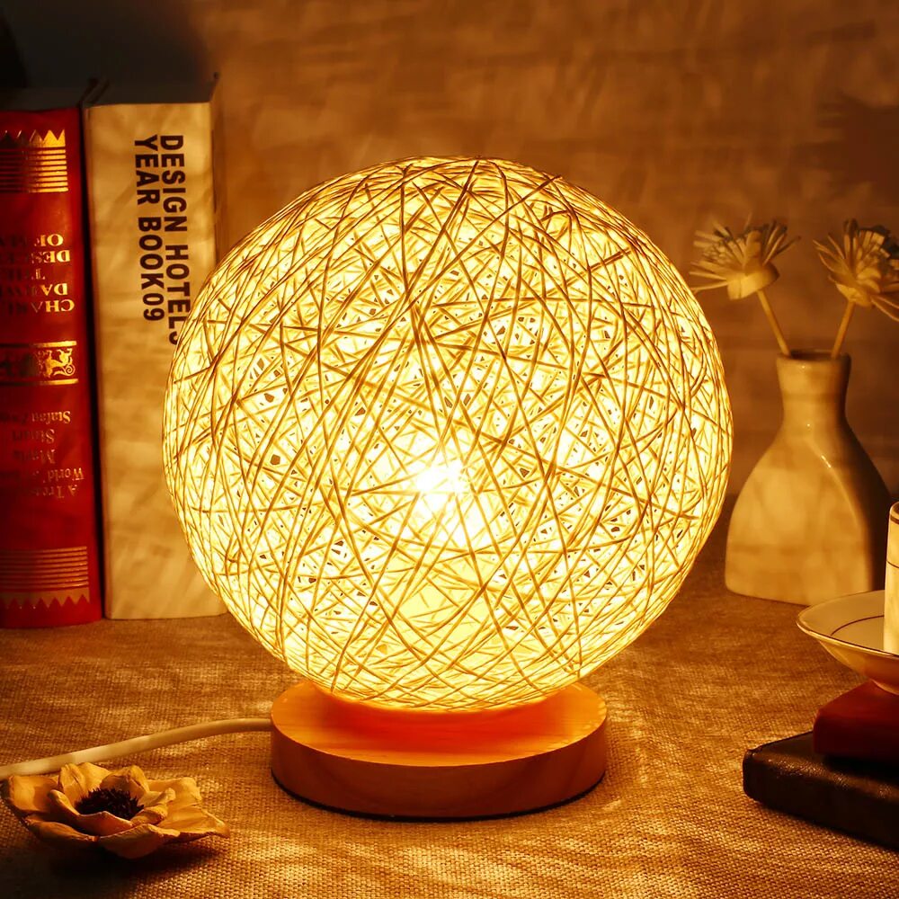 Лампочка в шаре. Ротанговый ночник. Rattan Ball Lamp. Светильник из ротанга. Шарообразные светильники.