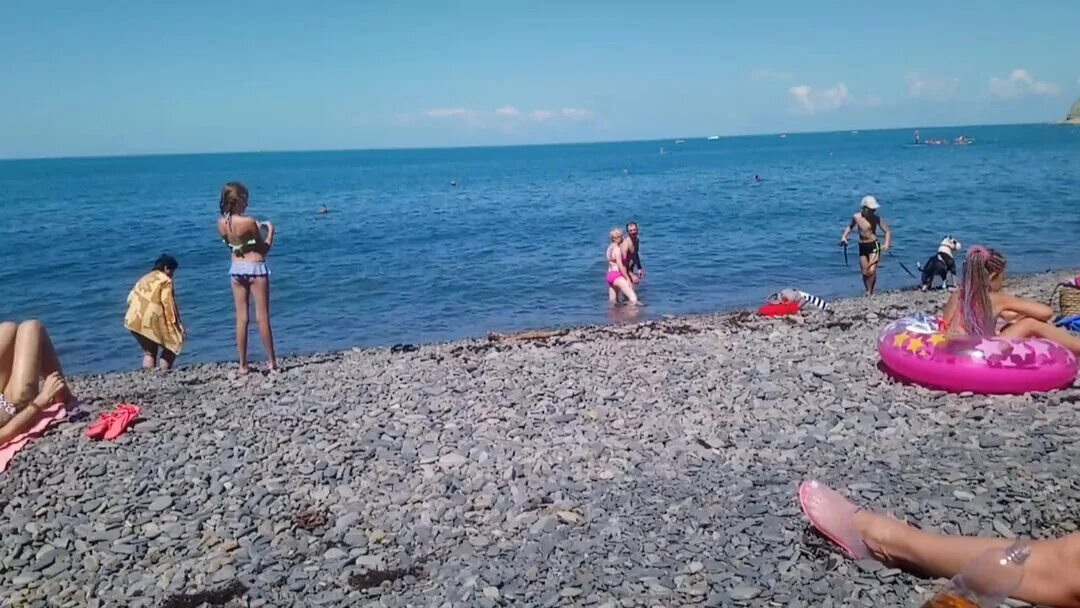 Вода в море в сукко сегодня. Сукко пляж 2025. сукко галечный пляж. пляж сукко в анапе. центральный пляж сукко.