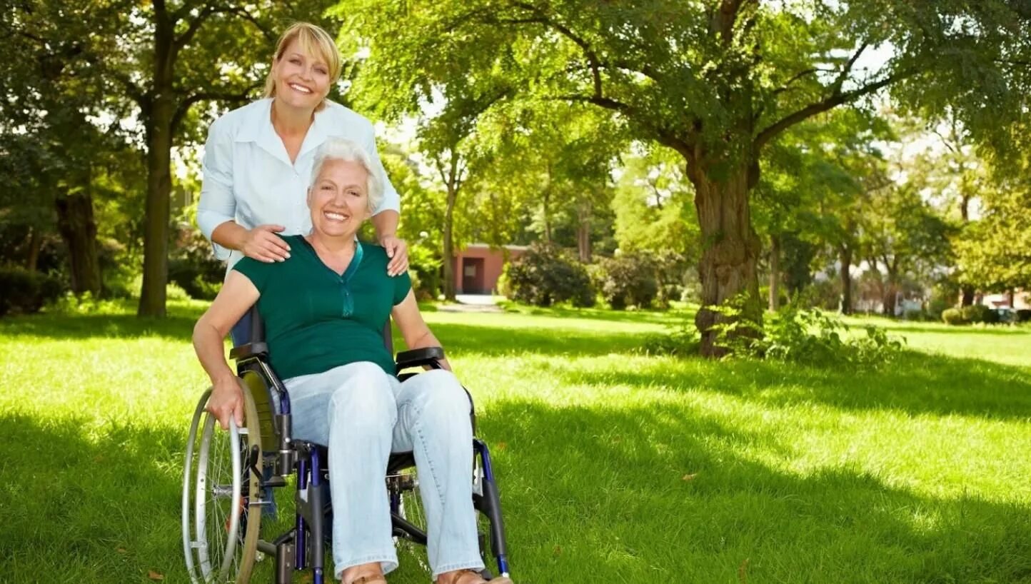 Осуществление ухода за инвалидом. Пожилые и инвалиды. Пожилые люди и инвалиды. Люди с ограниченными возможностями пожилые. Реабилитация пожилых людей.