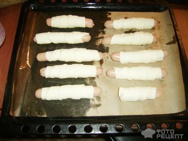 сосиски в тесте в духовке из дрожжевого теста. сосиски в тесте в духовке. сосиски в дрожжевом тесте красиво. тесто для сосисок в тесте рецепт. сосиски в тесте в духовке из дрожжевого.