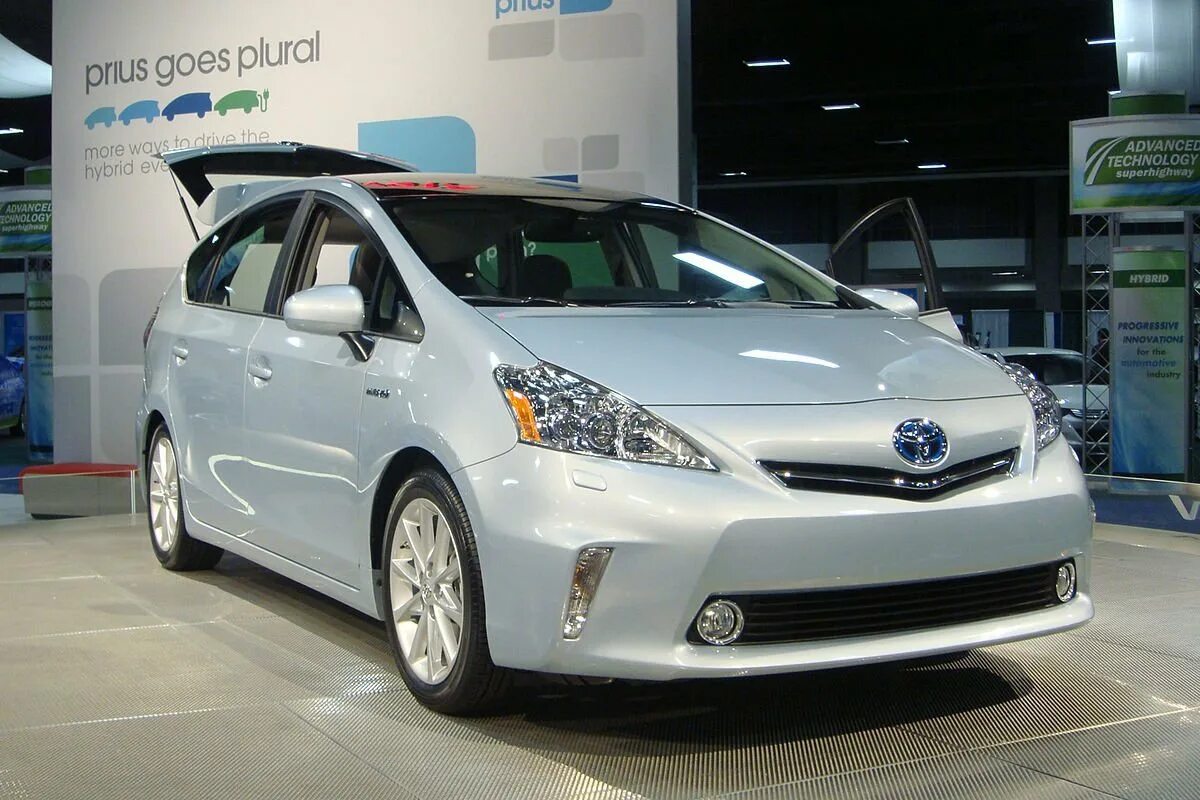 Приус альфа гибрид. Toyota Prius v. Toyota Prius Alpha 2012. Toyota Prius 2014. Toyota Prius v ( ) 2011.