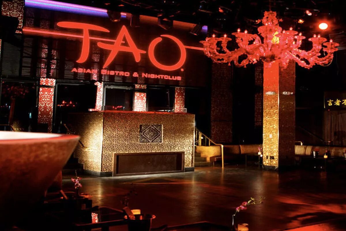 Интерьер клуба в китае. Сцена кабаре. Tao club. Ресторан тао лас вегас. Дао кандзэн клуб.