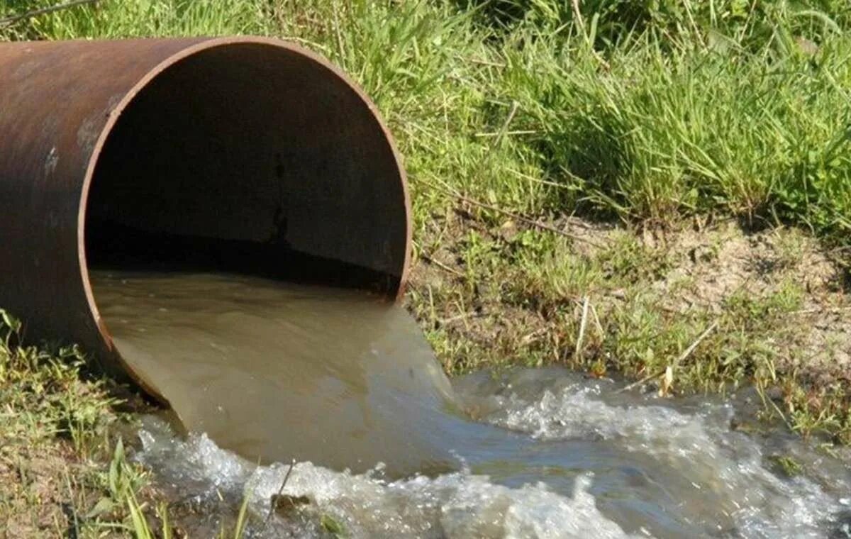 Сточные воды. Производственные сточные воды. Сточные воды загрязнение. Сточные воды экология. Сброс ливневых стоков