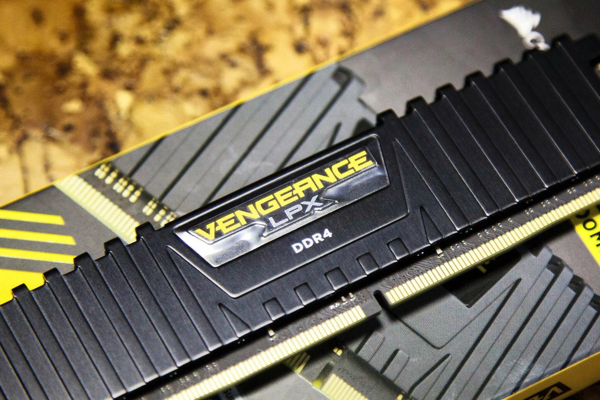 Память corsair vengeance lpx. Оперативная память ddr4 Corsair Vengeance 16 GB. Corsair Vengeance LPX 16 ГБ. Оперативная память ddr4 8gb Corsair 2400mhz. Оперативная память Corsair Vengeance LPX [cmk8gx4m1a2666c16] 8 ГБ.