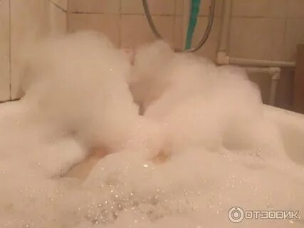 Делает пену в ванной