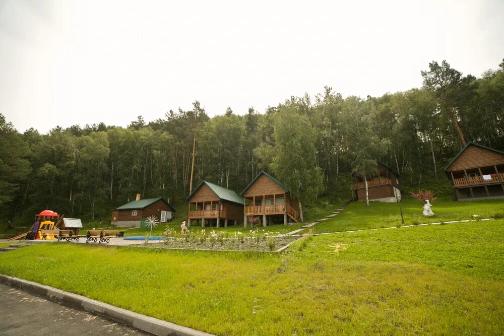 Турбаза royal comfort. Чемал роял комфорт горный. Роял комфорт горный алтай фото. Чемал роял комфорт горный. Роял комфорт алтай.